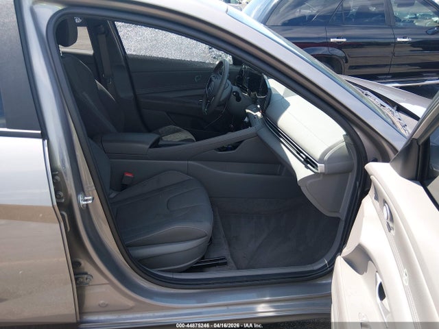 Hyundai ELANTRA Sel