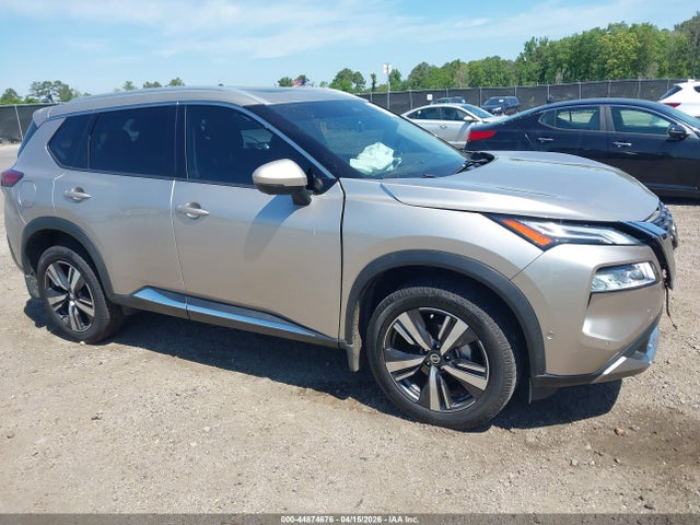Salvage Nissan Rogue Image