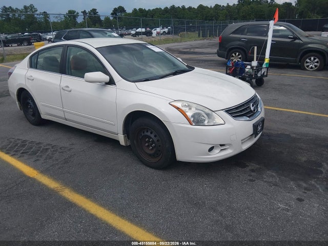 Salvage Nissan Altima Image