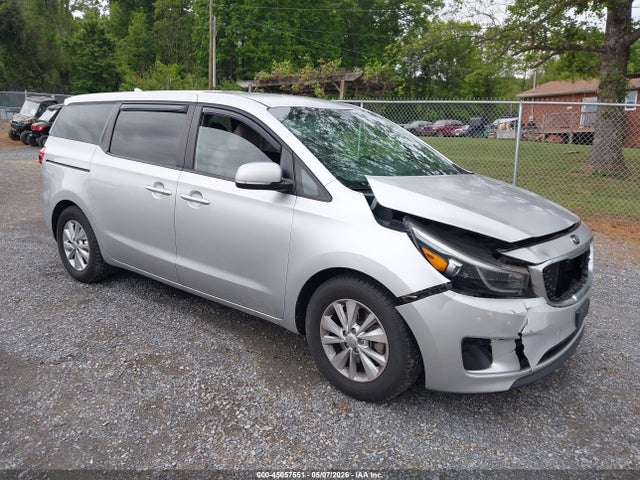 Salvage Kia Sedona Image