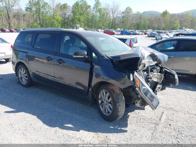 Salvage Kia Sedona Image