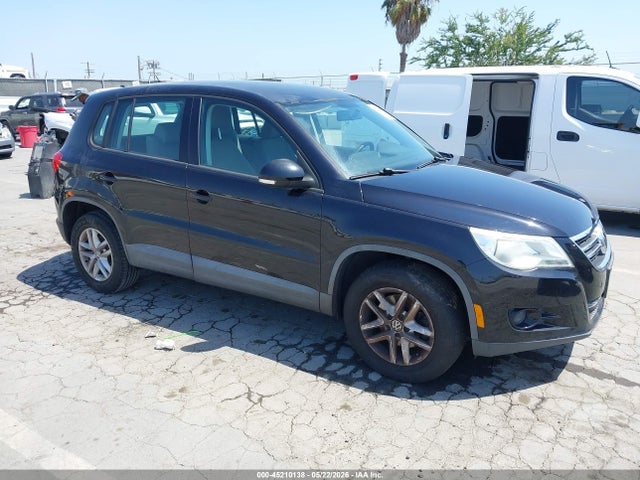 Salvage Volkswagen Tiguan Image