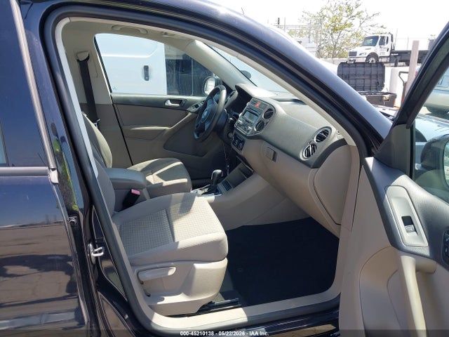 Volkswagen Tiguan S