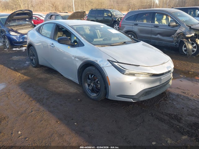 Salvage Toyota Prius Image