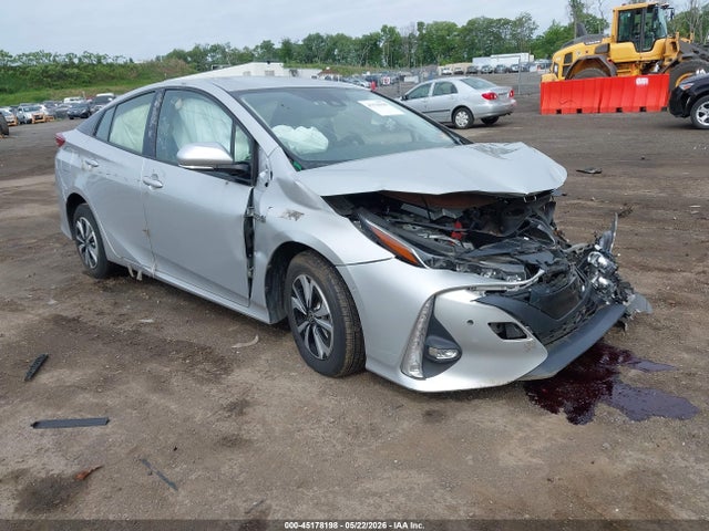 Salvage Toyota Prius Prime Image