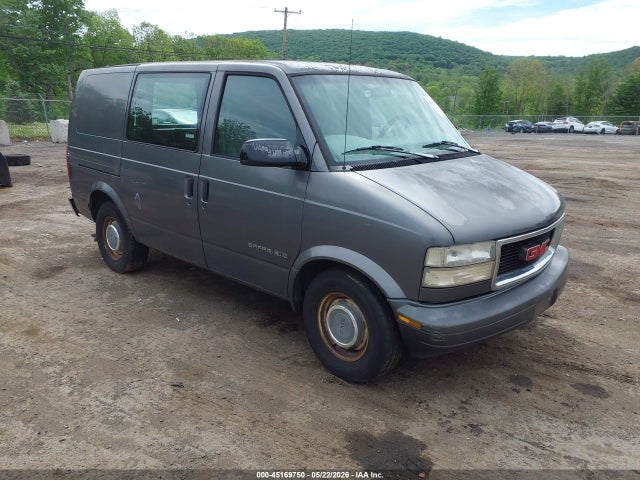 Salvage GMC Safari Image