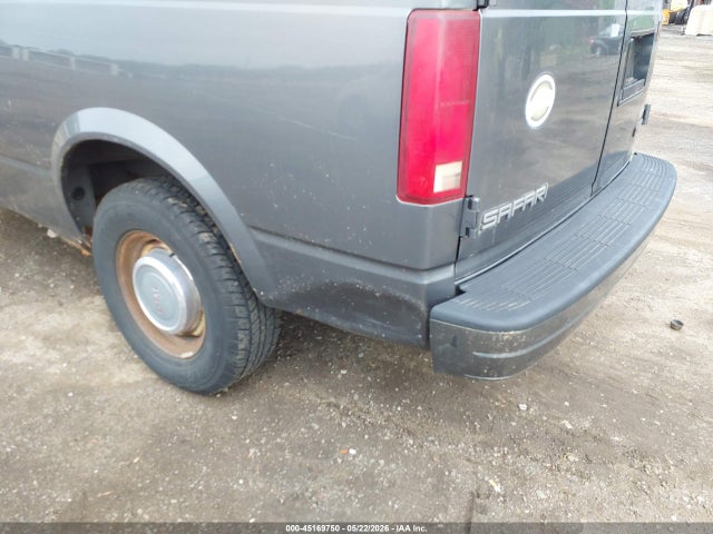 GMC Safari Standard