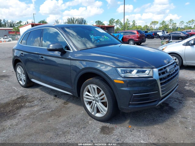 Salvage Audi Q5 Image