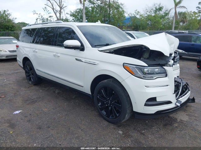 Salvage Lincoln Navigator Image
