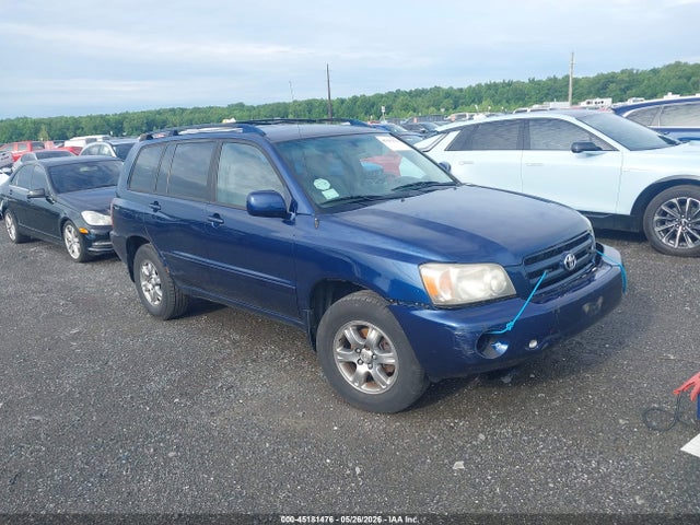 Salvage Toyota Highlander Image