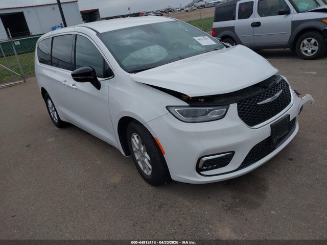 Salvage Chrysler Pacifica Image
