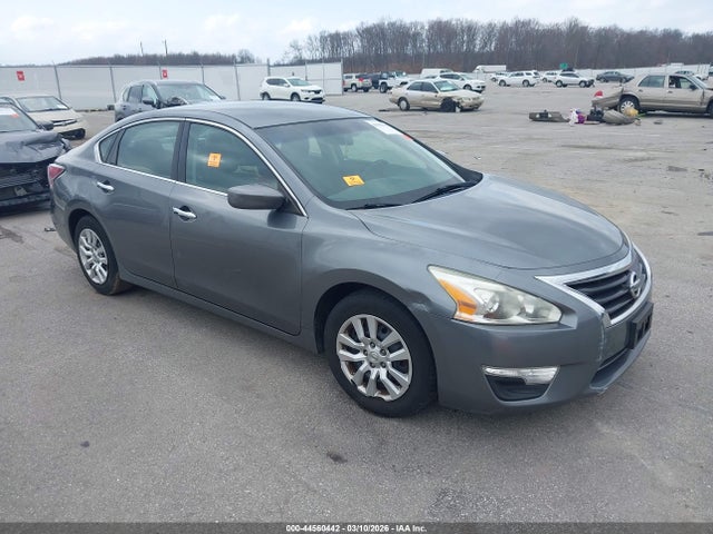 Salvage Nissan Altima Image