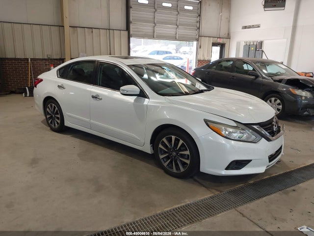 Salvage Nissan Altima Image