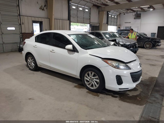 Salvage Mazda Mazda3 Image