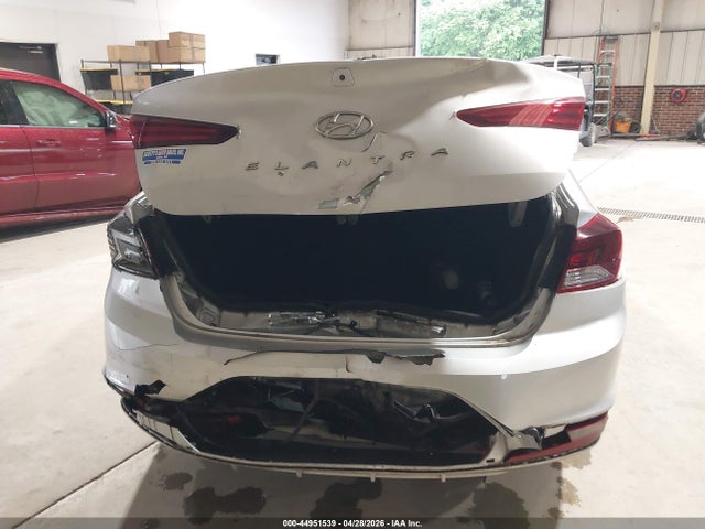 Hyundai ELANTRA Sel