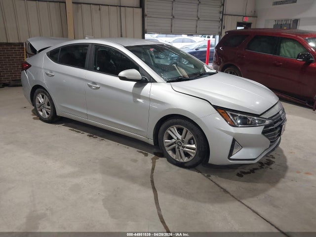 Salvage Hyundai ELANTRA Image