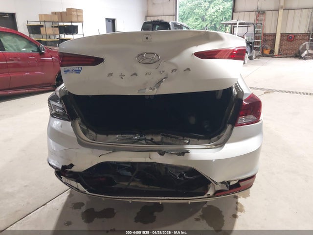Hyundai ELANTRA Sel