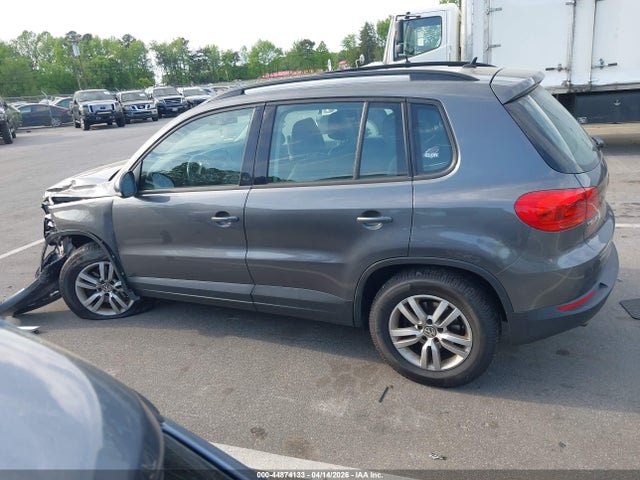 Volkswagen Tiguan S