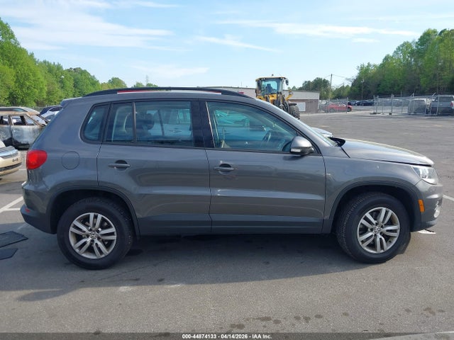Volkswagen Tiguan S