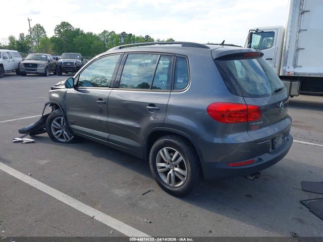 Volkswagen Tiguan S