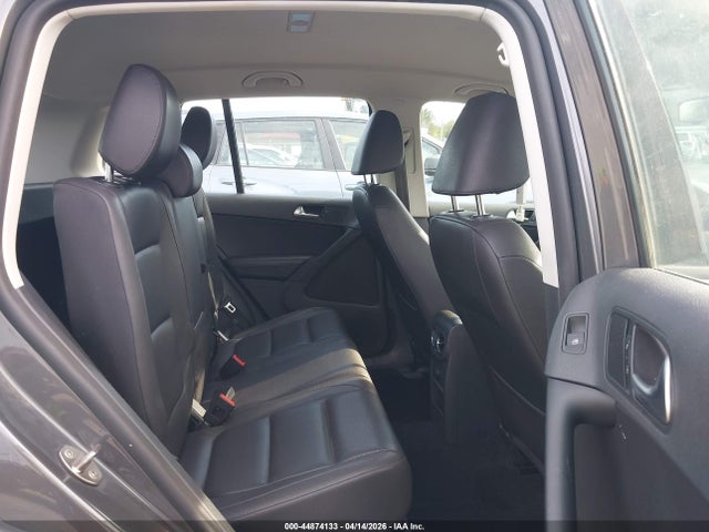 Volkswagen Tiguan S