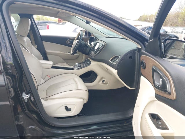 Chrysler 200 C
