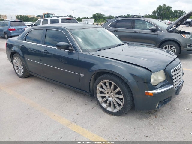 Salvage Chrysler 300c Image