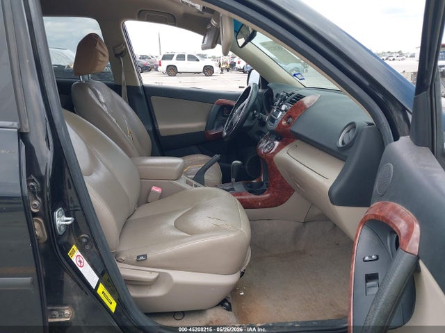 Toyota RAV4 Limited V6