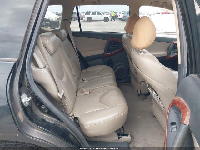 Toyota RAV4 Limited V6