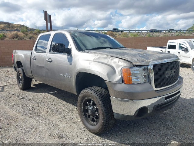 Salvage GMC Sierra 2500 Image