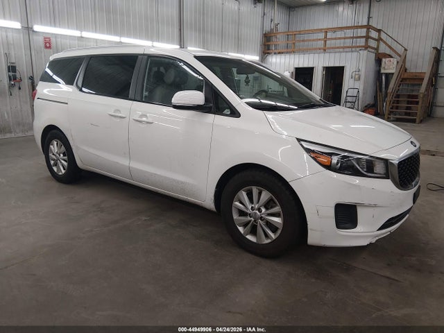 Salvage Kia Sedona Image