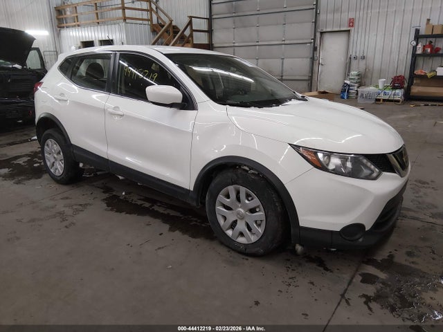 Salvage Nissan Rogue Image