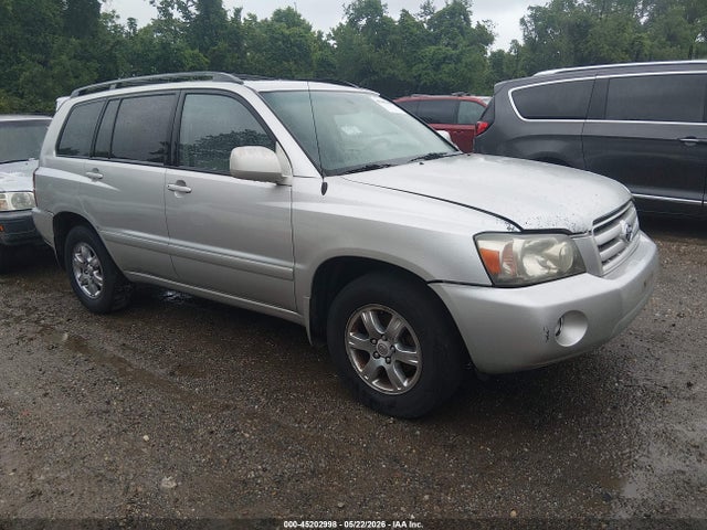 Salvage Toyota Highlander Image