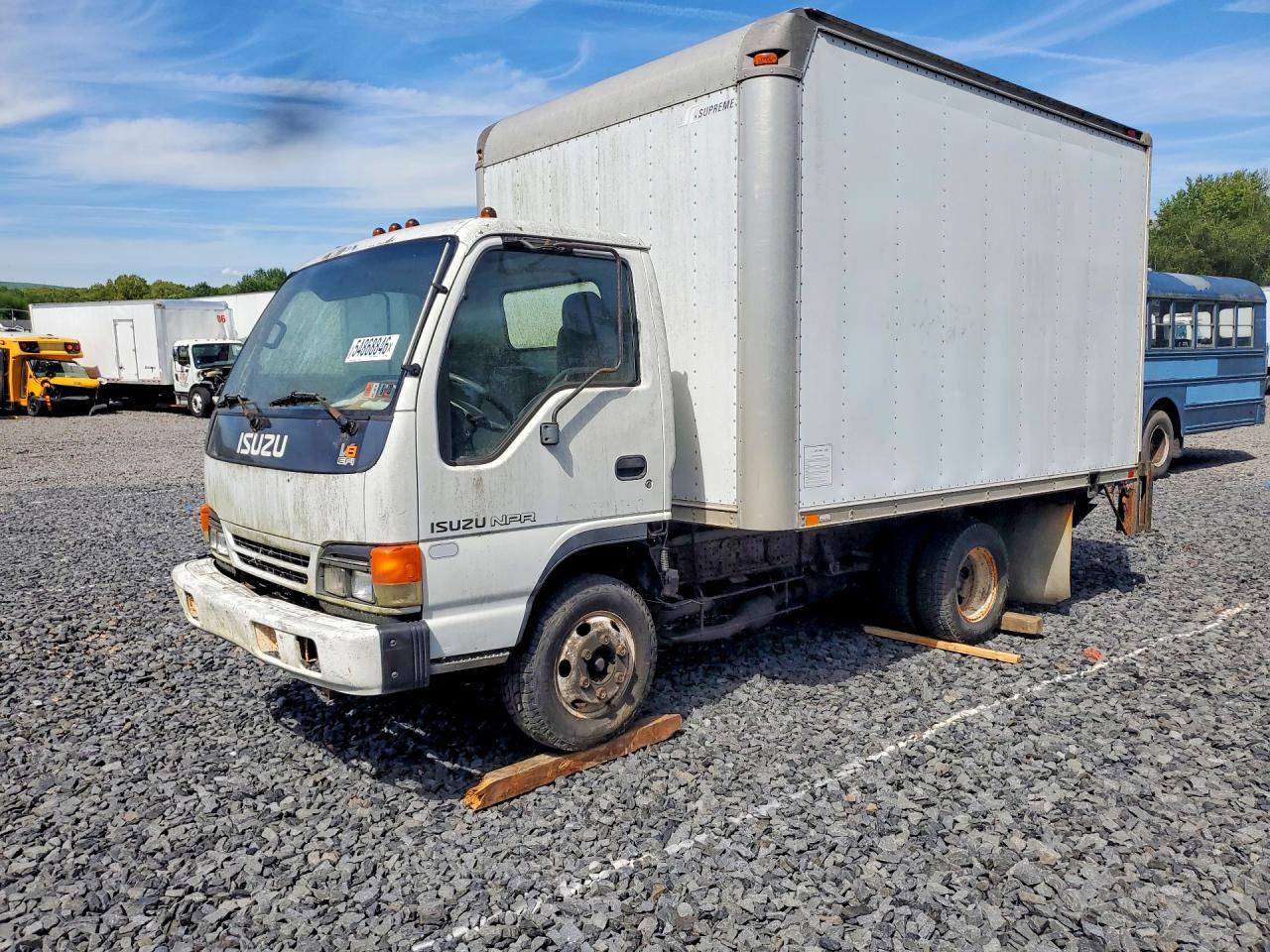 Salvage Isuzu Npr Image