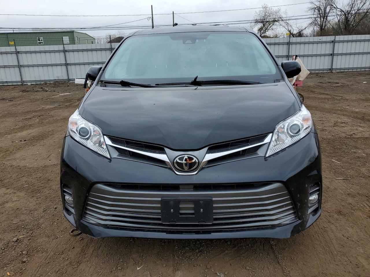 Toyota Sienna Xle 7-passenger