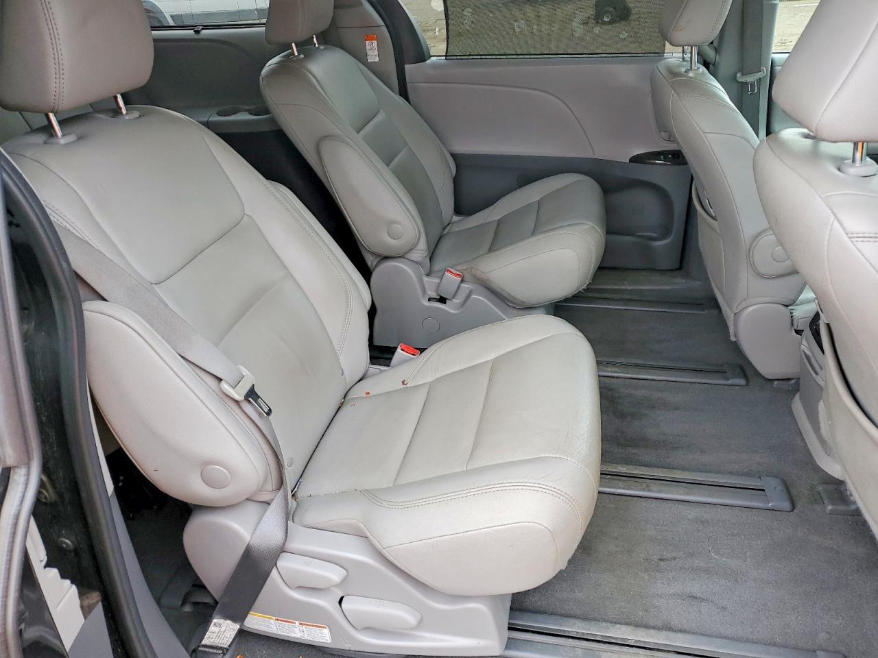Toyota Sienna Xle 7-passenger