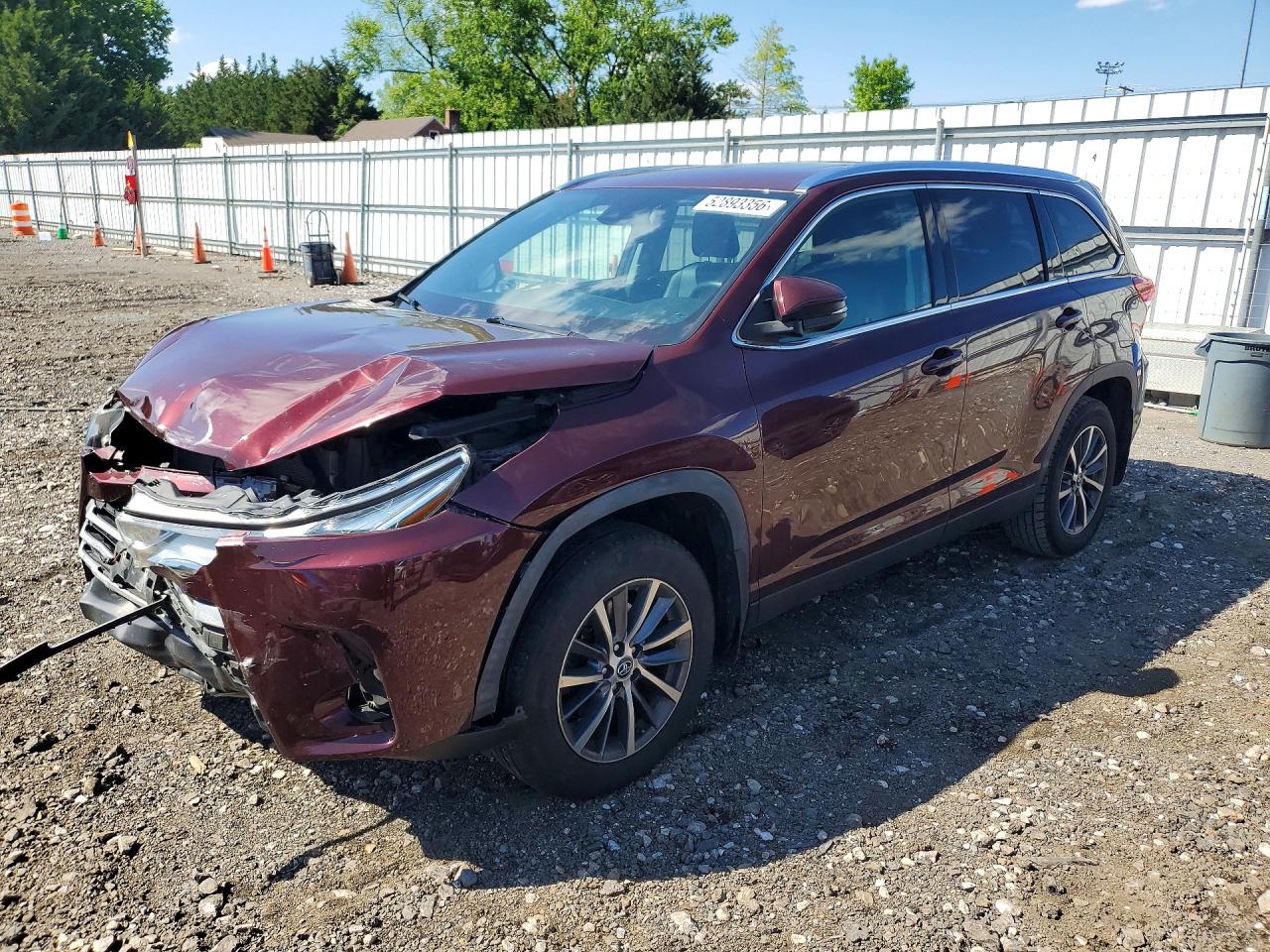 Salvage Toyota Highlander Image