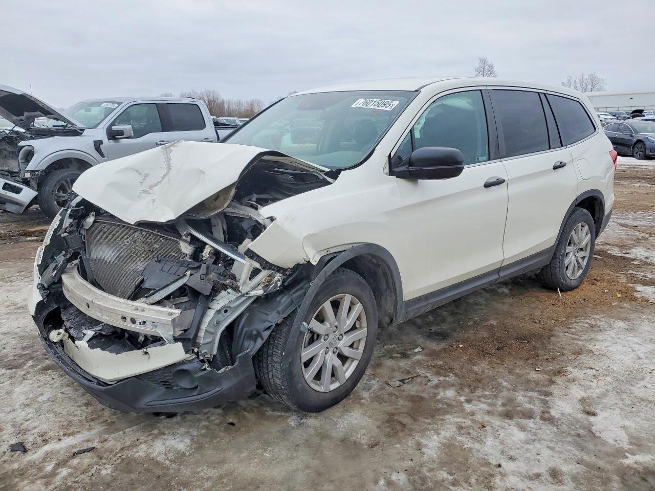 Salvage Honda Pilot Image