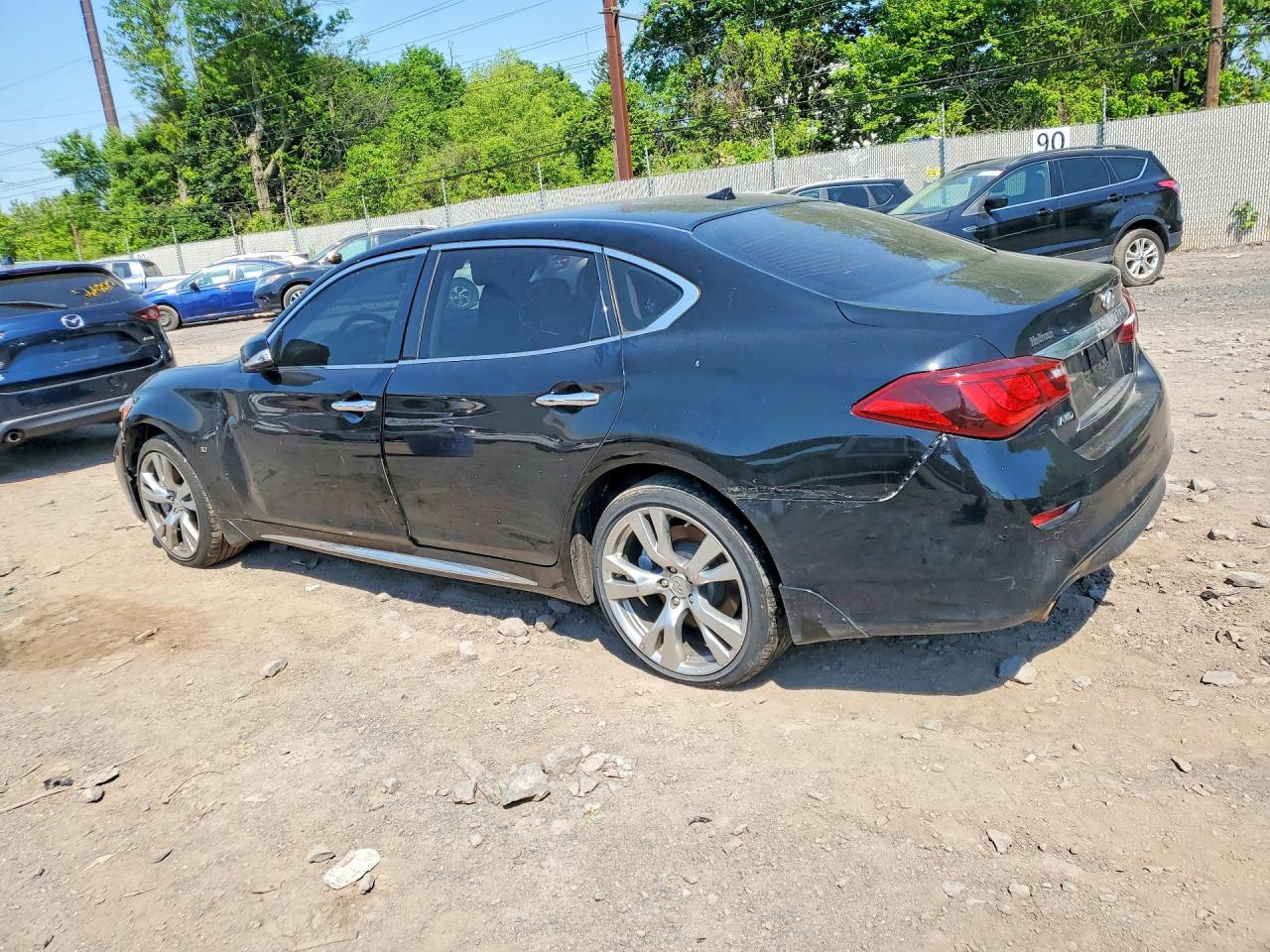 INFINITI Q70 3.7