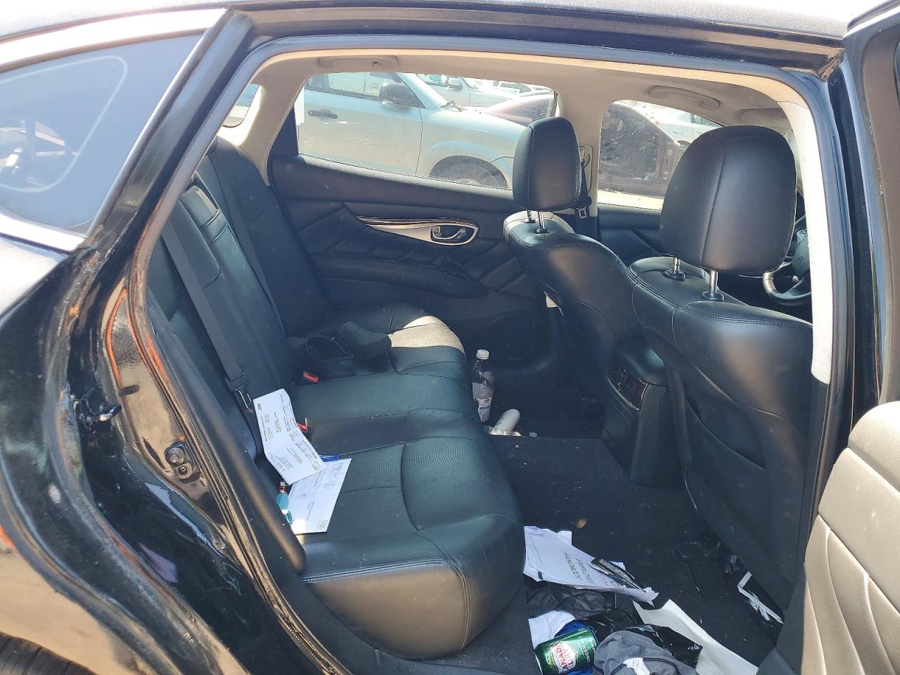 INFINITI Q70 3.7