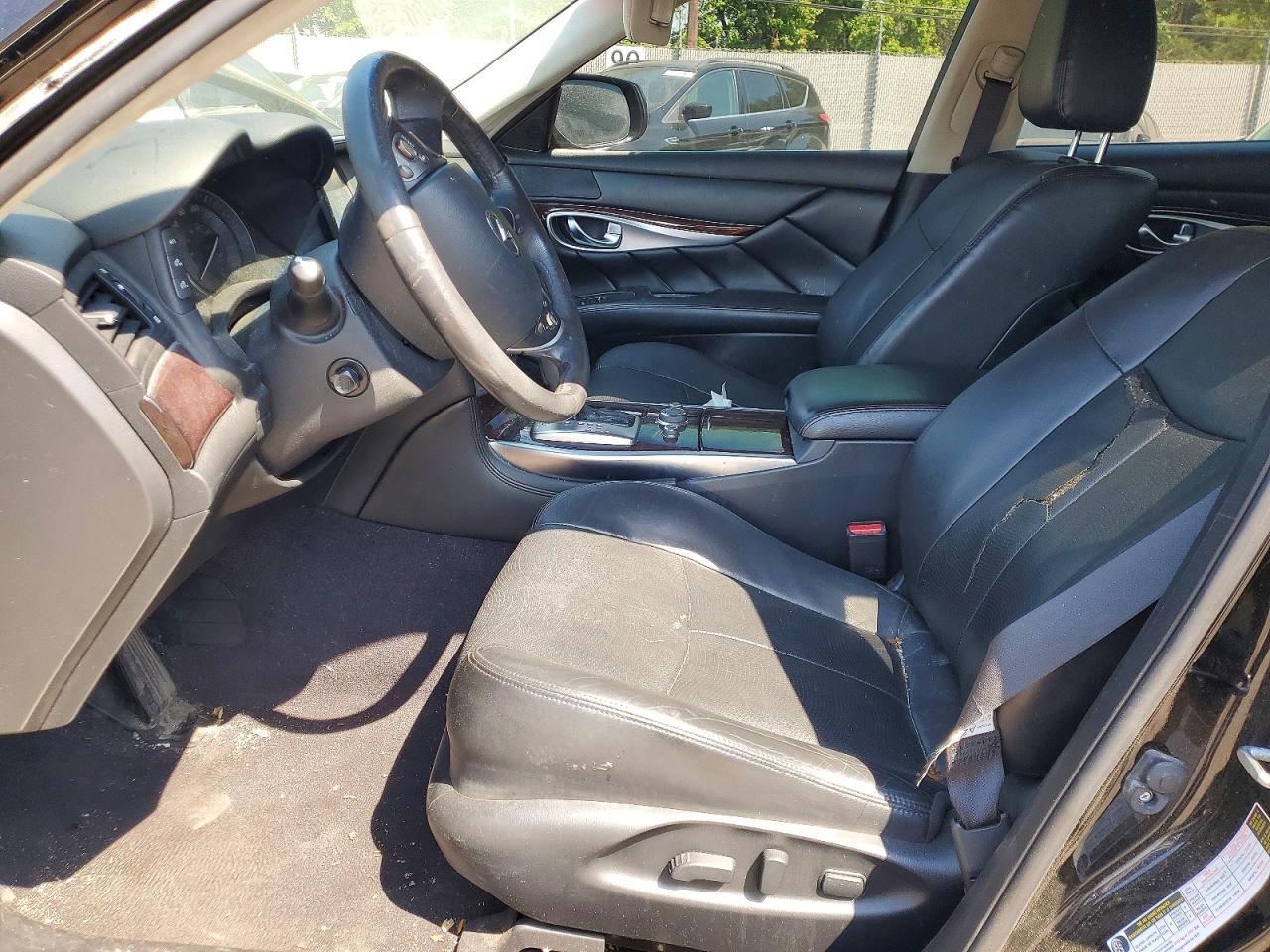 INFINITI Q70 3.7