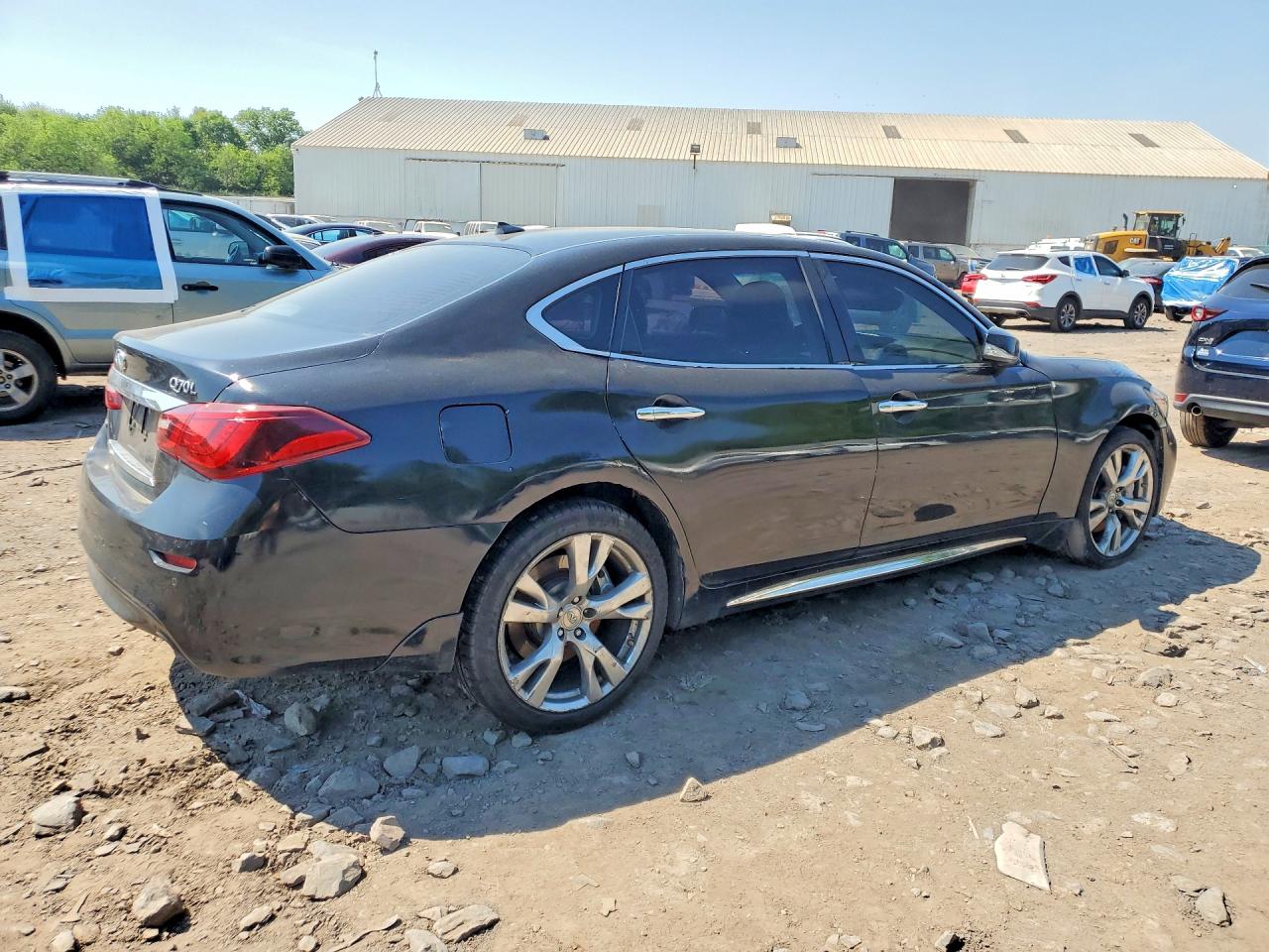 INFINITI Q70 3.7