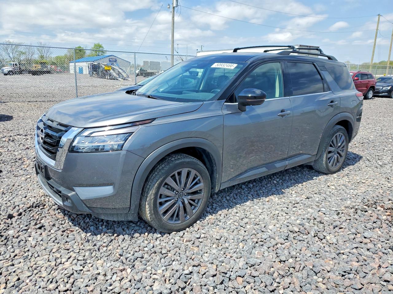 Salvage Nissan Pathfinder Image