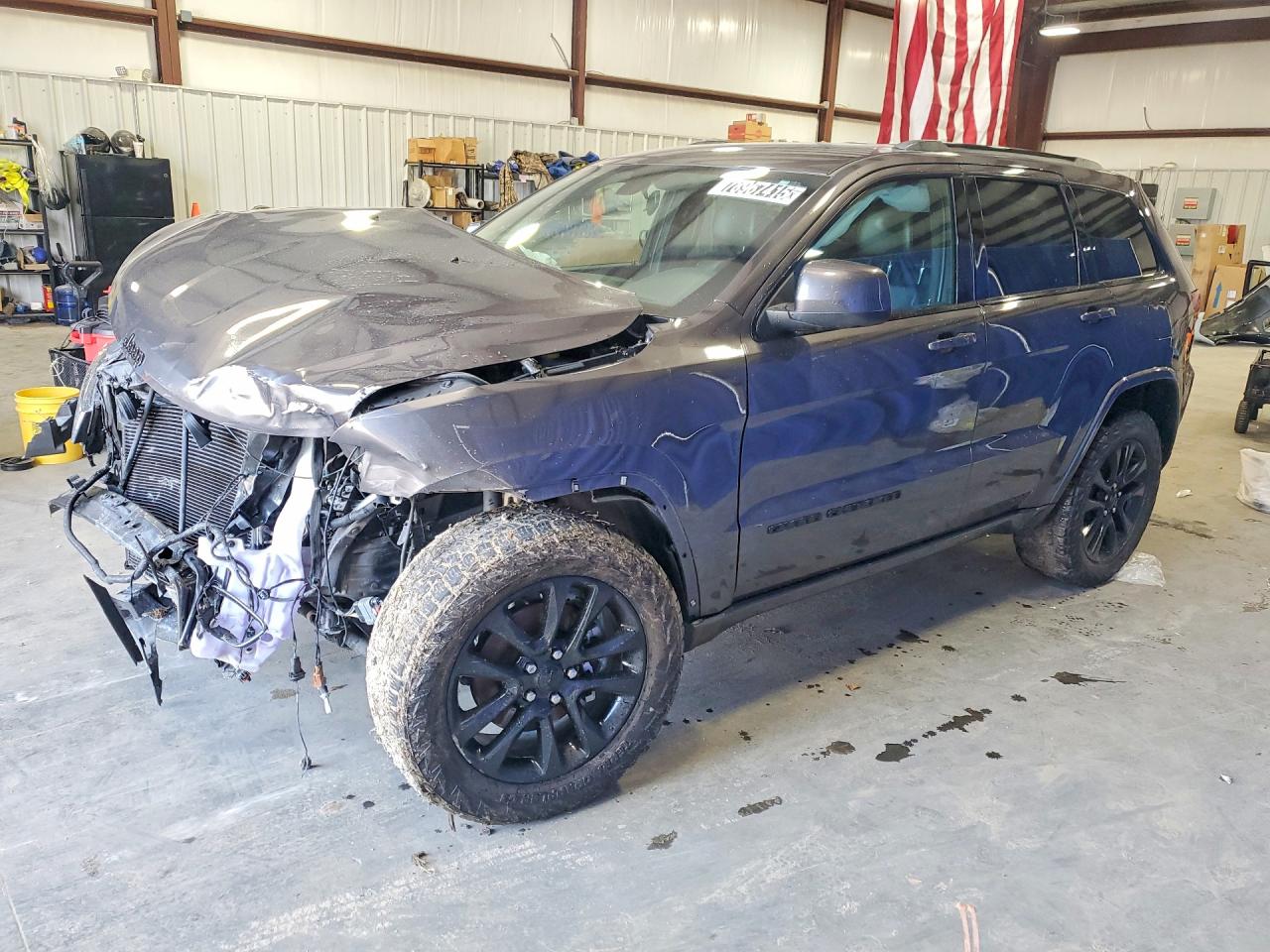 Salvage Jeep Cherokee Image
