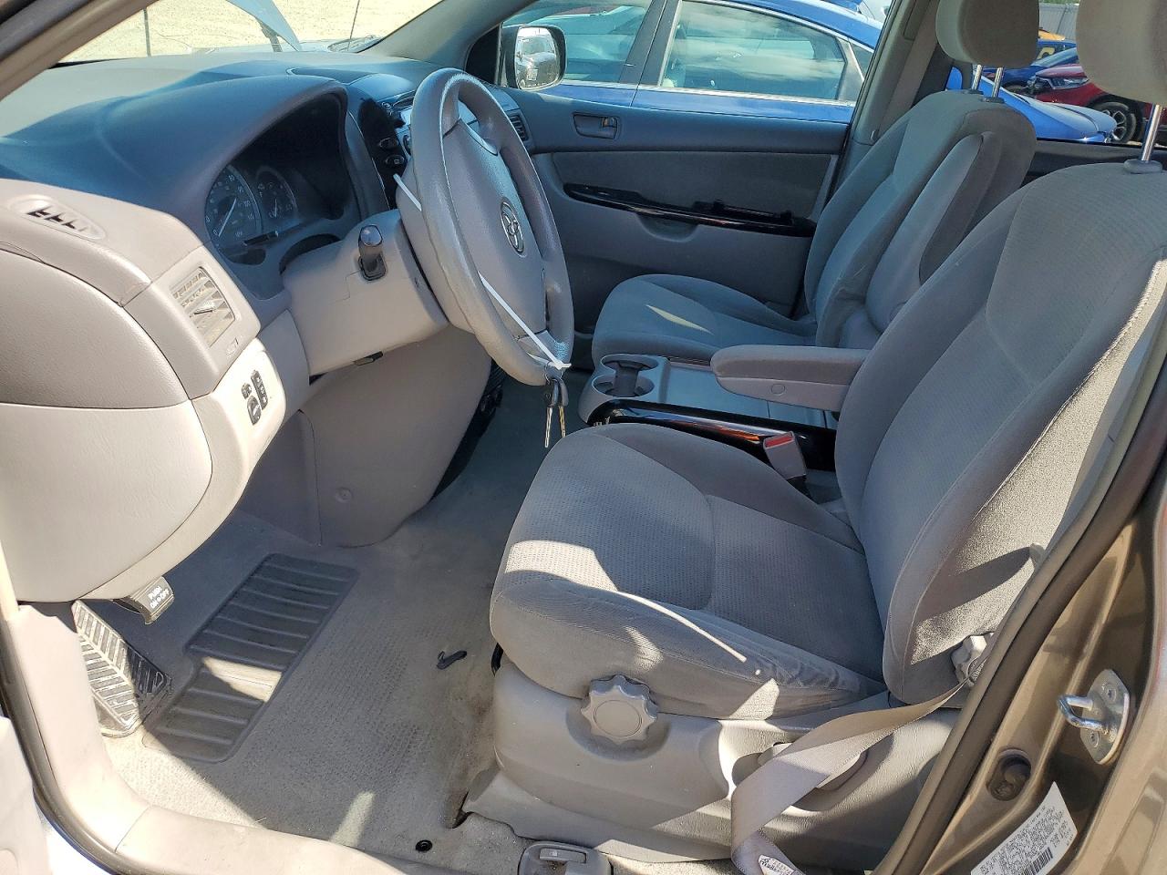 Toyota Sienna Ce 7 Passenger