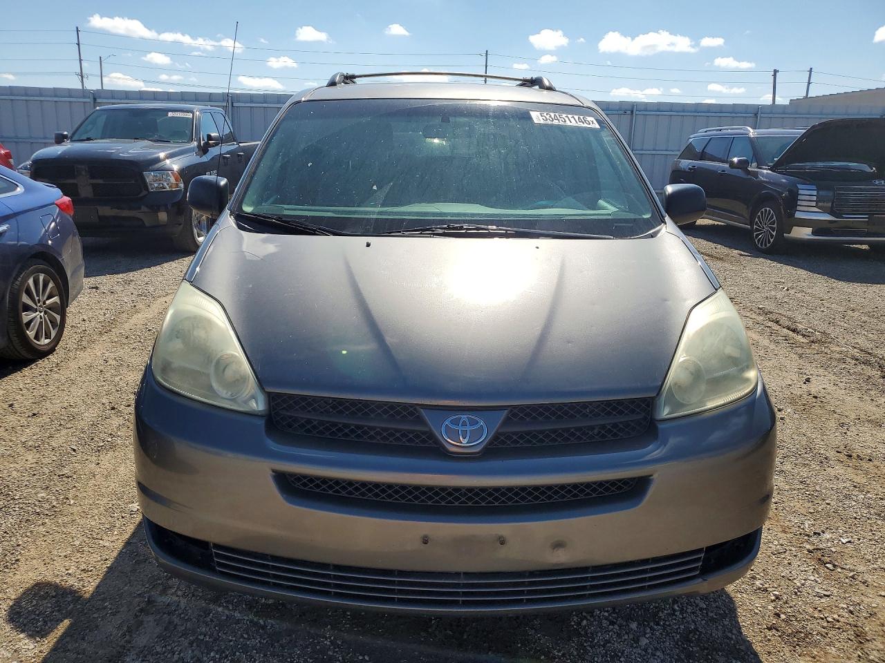 Toyota Sienna Ce 7 Passenger