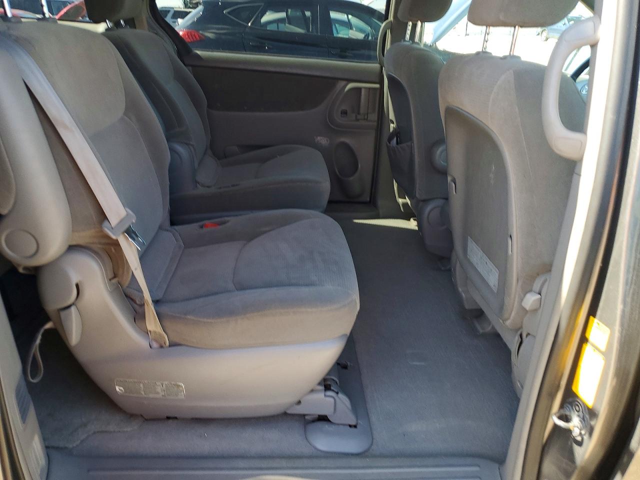 Toyota Sienna Ce 7 Passenger