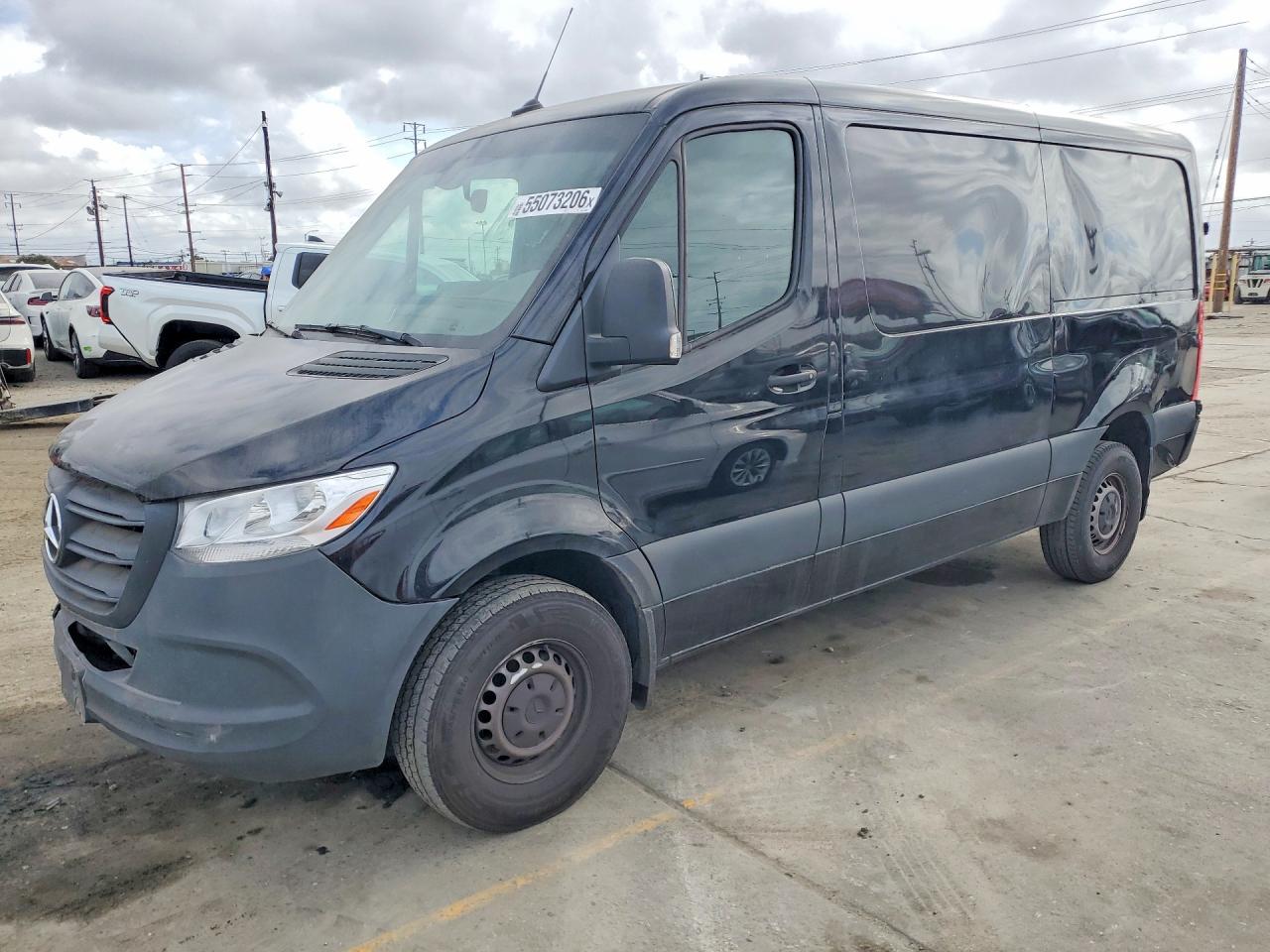 Salvage Mercedes-Benz Sprinter Image