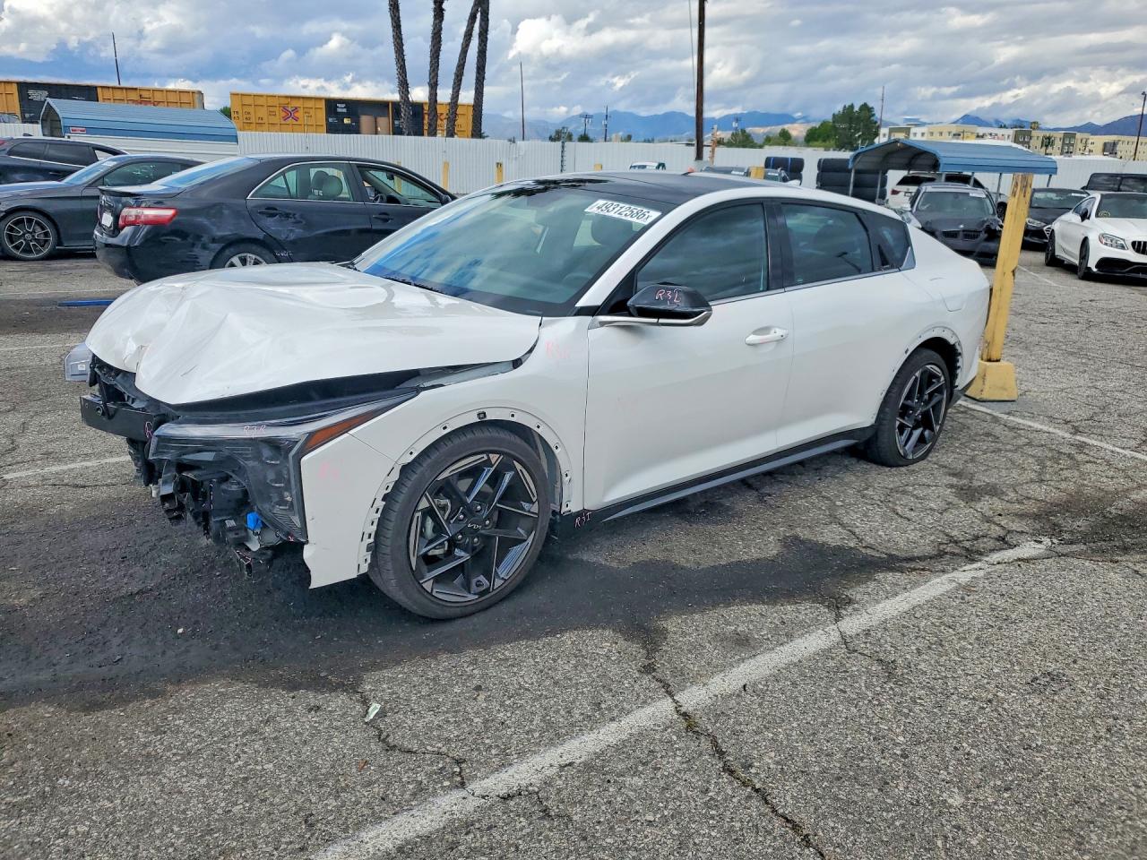 Salvage Kia K4 Image