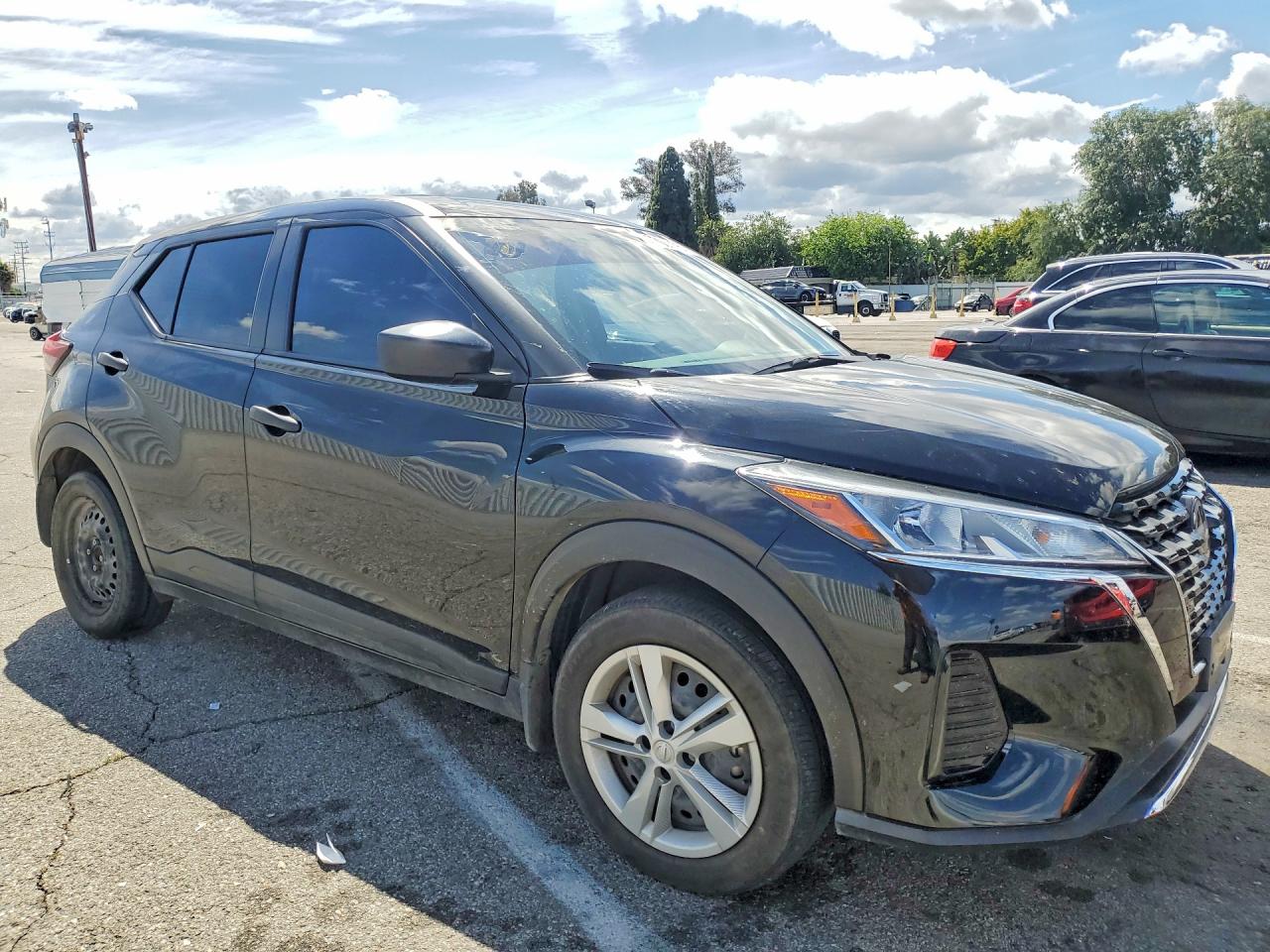Nissan Kicks S